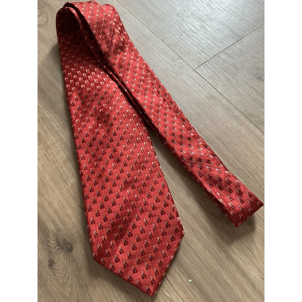 Ermenegildo Zegns red geometric thick 100% silk tie 56 inches long